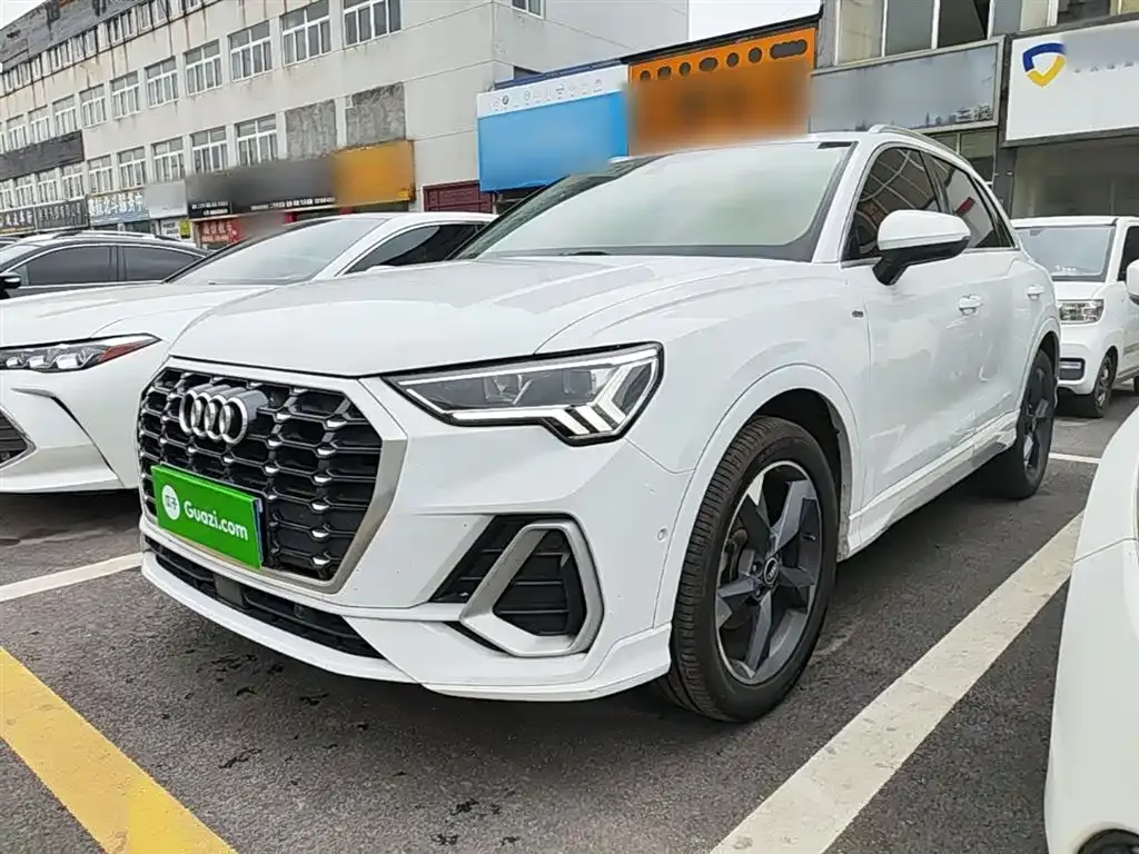 Audi Q3 — фото 1