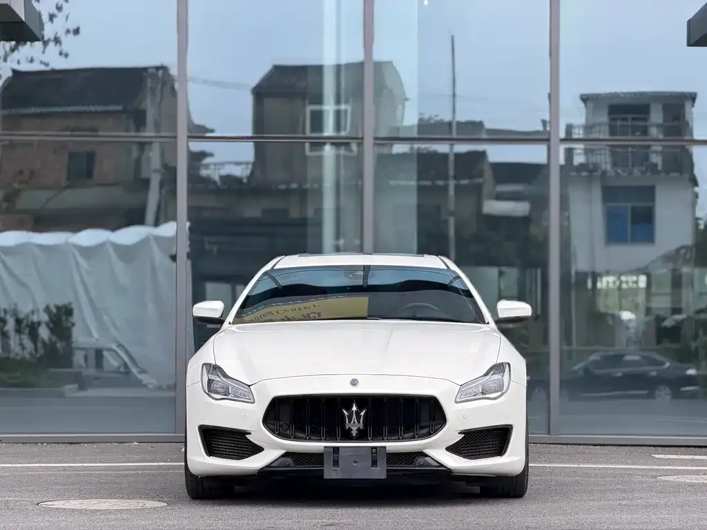 Maserati Quattroporte — фото 9