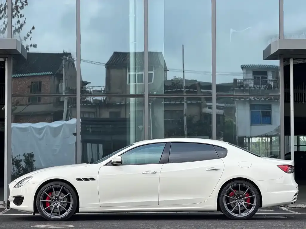 Maserati Quattroporte — фото 7