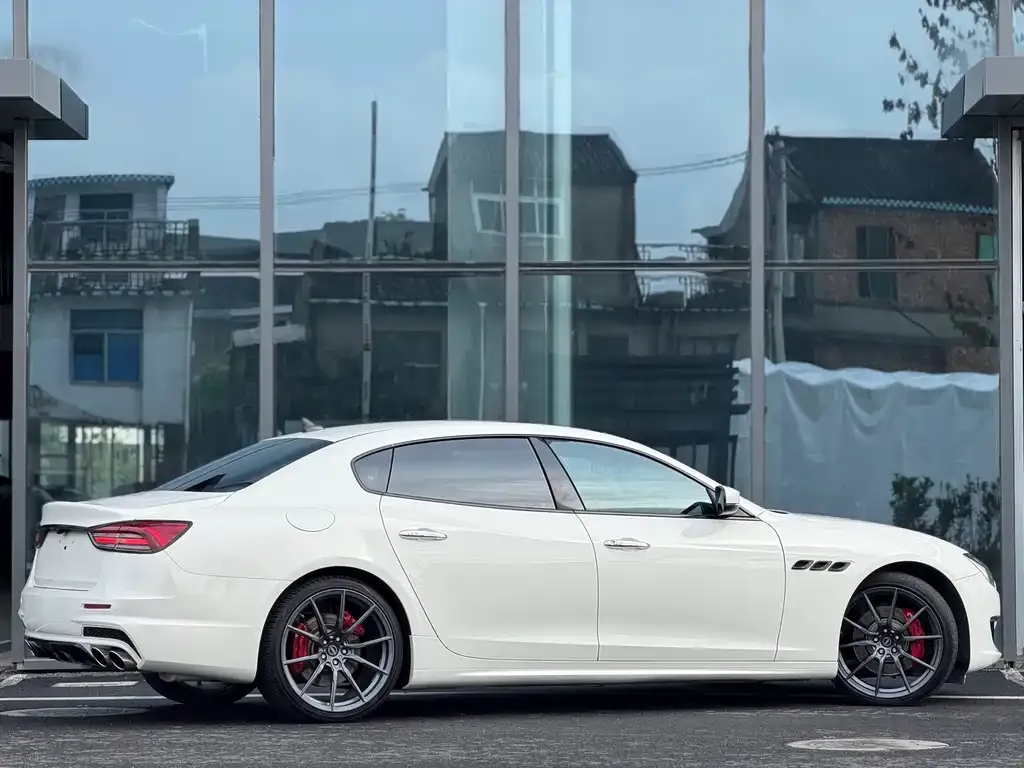 Maserati Quattroporte — фото 3