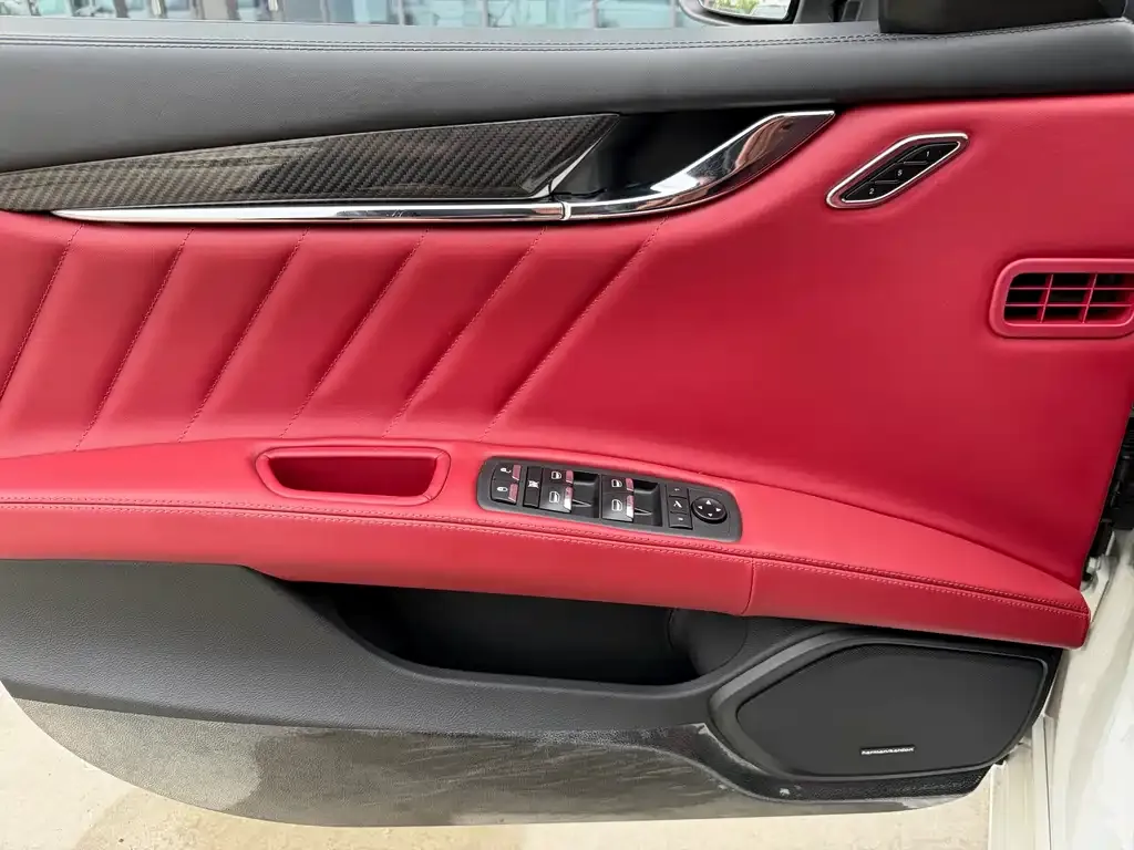 Maserati Quattroporte — фото 5