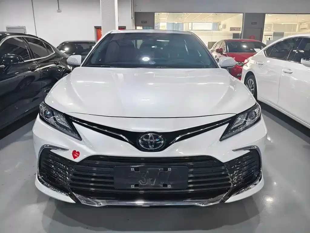 Toyota Camry — фото 8