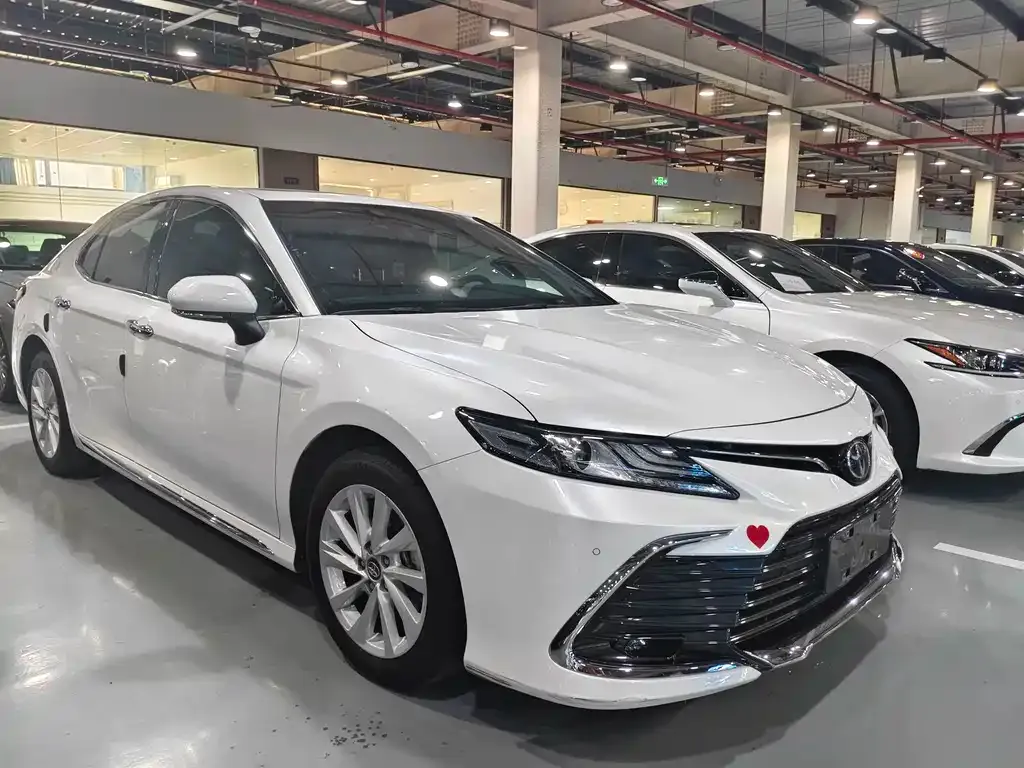 Toyota Camry — фото 10