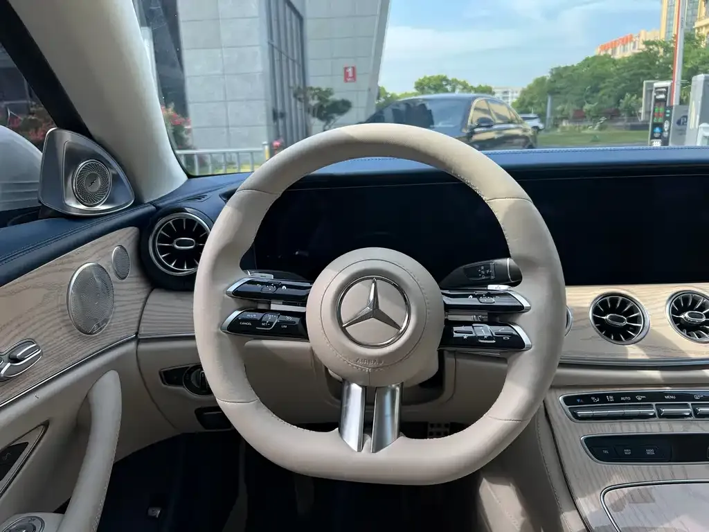 Mercedes-Benz E-Class (Import) — фото 3