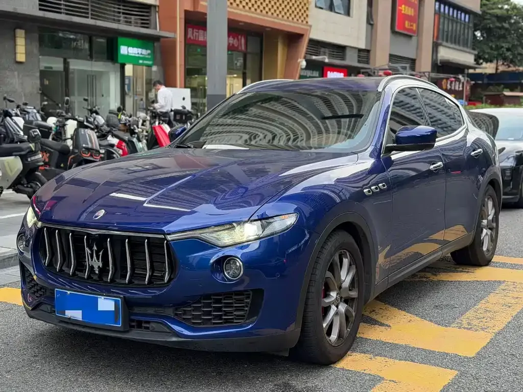 Maserati Levante — фото 1