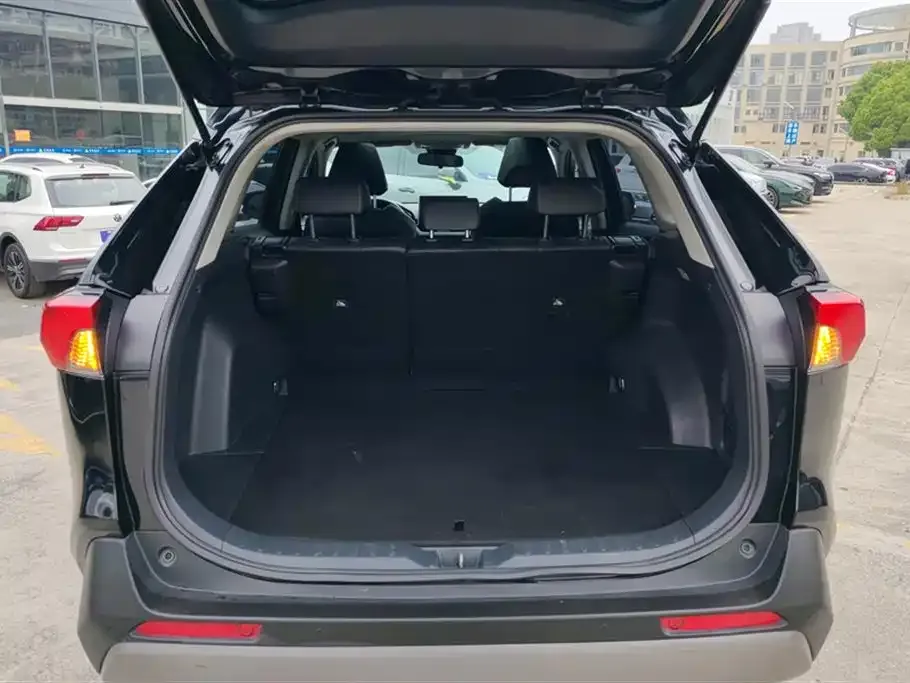 Toyota RAV4 — фото 3