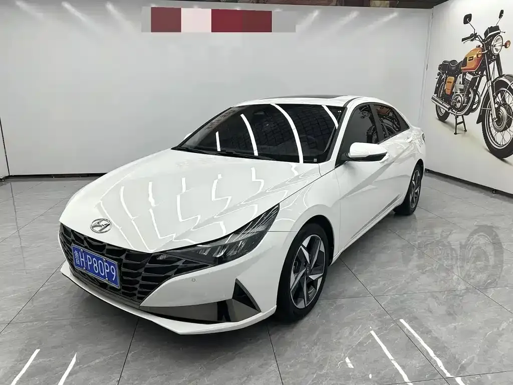Hyundai Elantra — фото 1