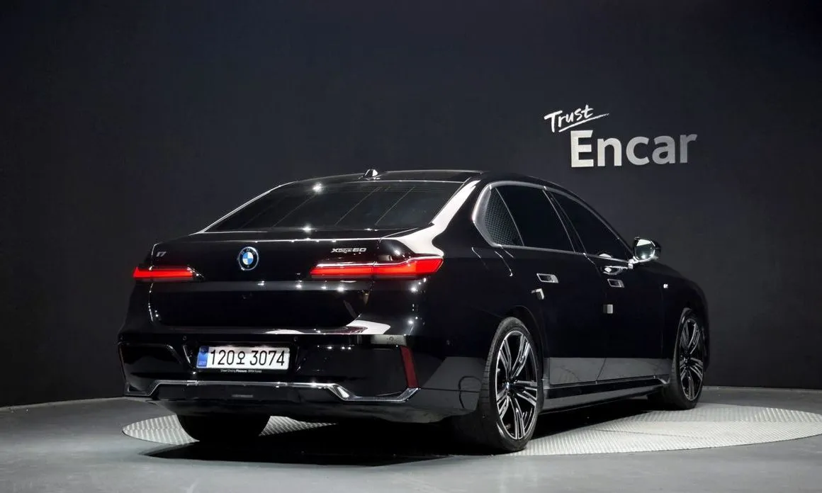 BMW i7 — фото 10