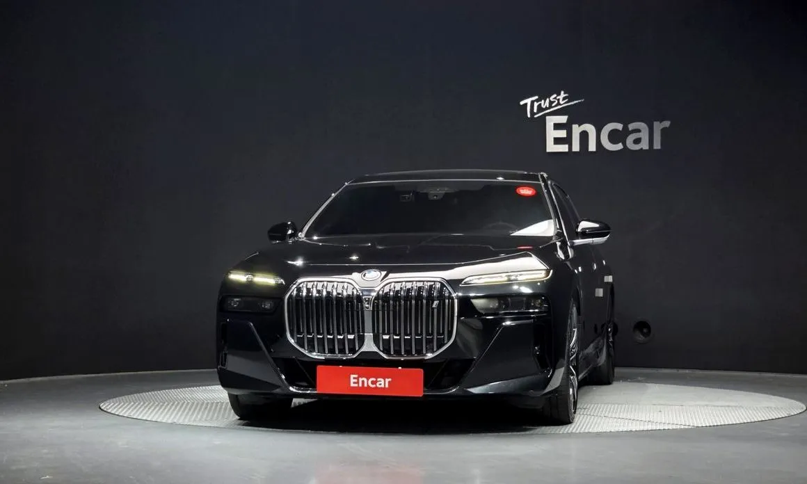 BMW i7 — фото 2