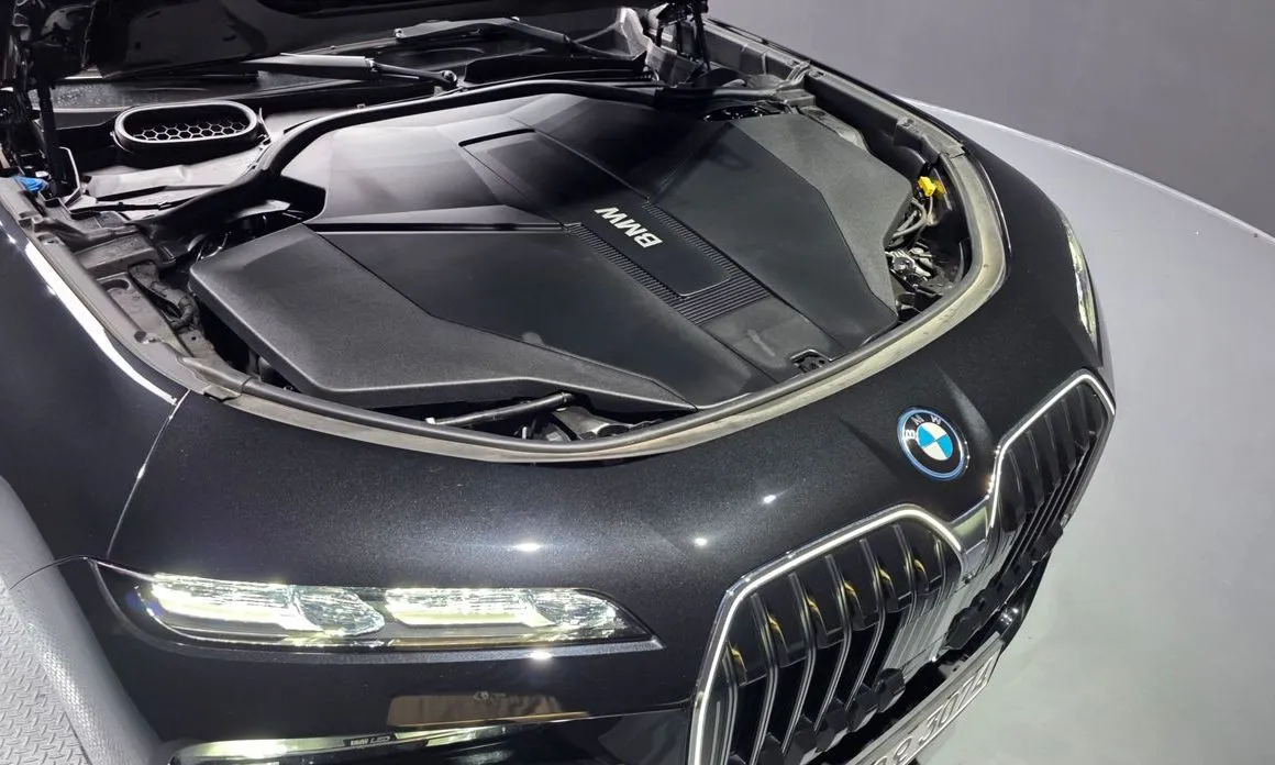 BMW i7 — фото 8
