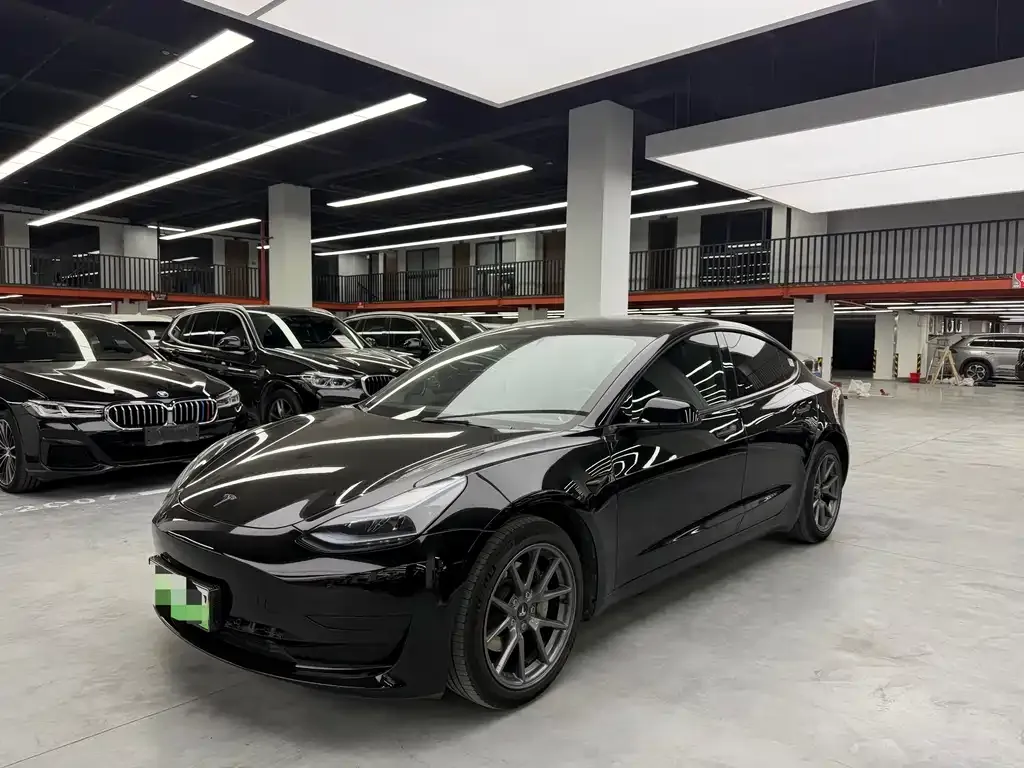Tesla Model 3 — фото 1