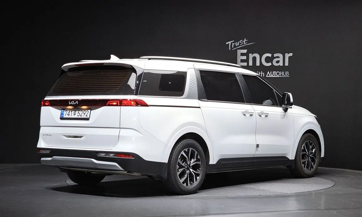 Kia Carnival — фото 10