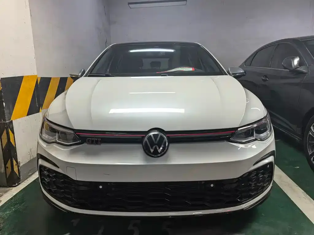 Volkswagen Golf GTI — фото 1