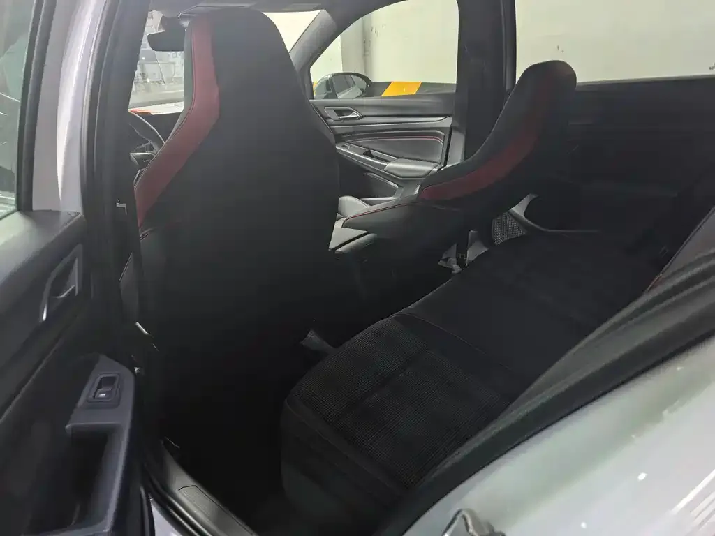 Volkswagen Golf GTI — фото 5