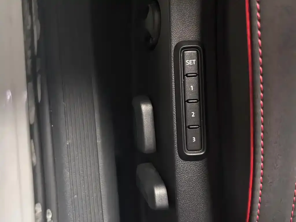 Volkswagen Golf GTI — фото 3
