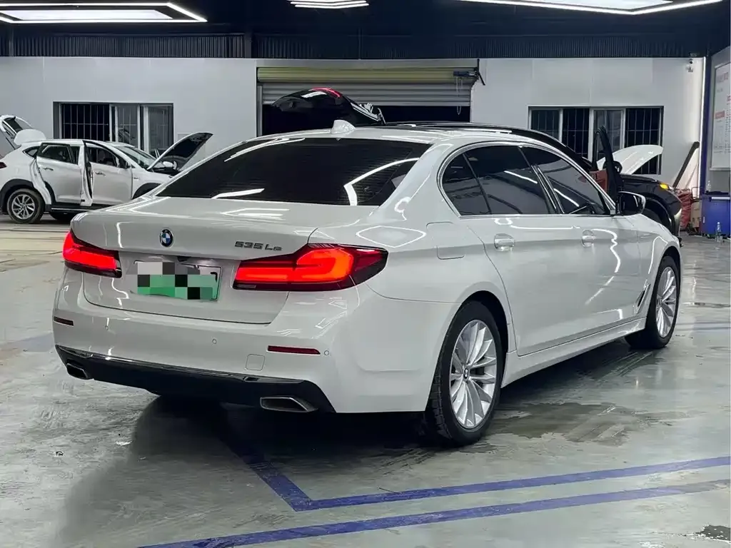 BMW 5 Series New Energy — фото 2