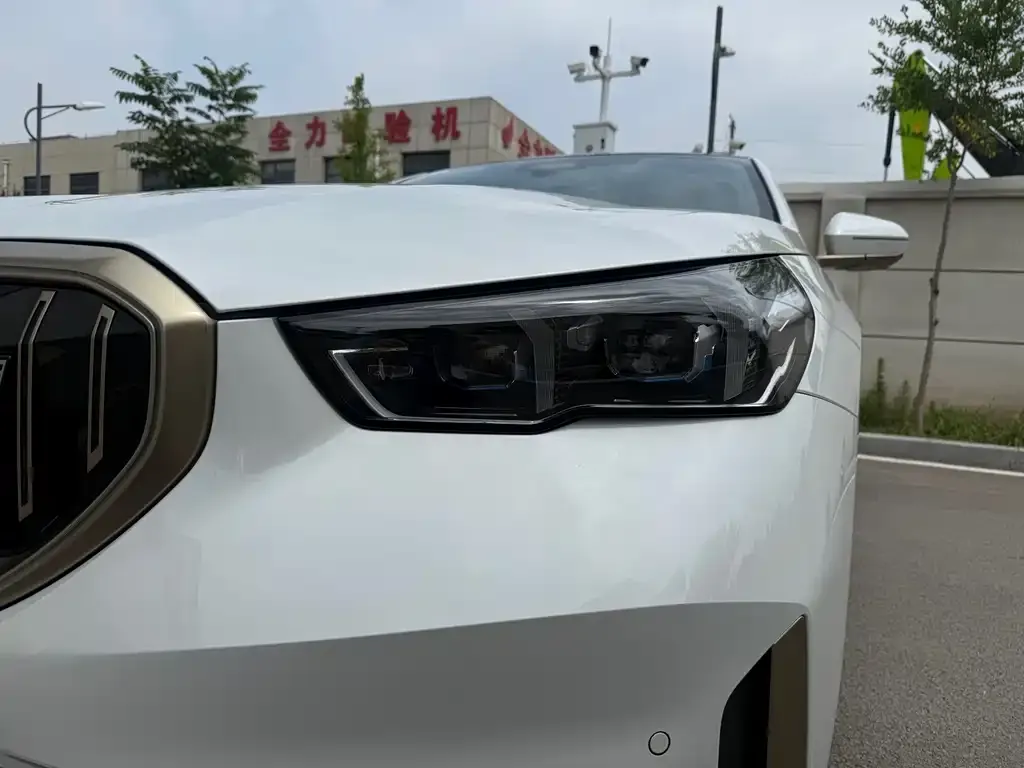 BMW i5 — фото 2