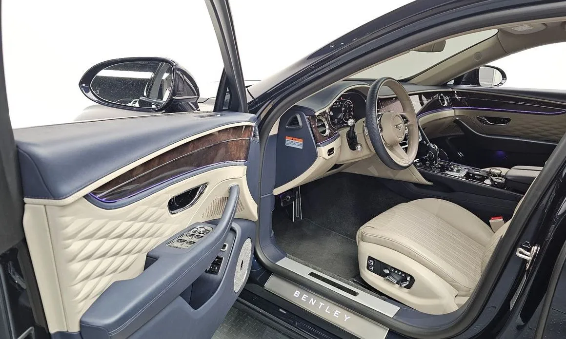 Bentley Flying Spur — фото 10