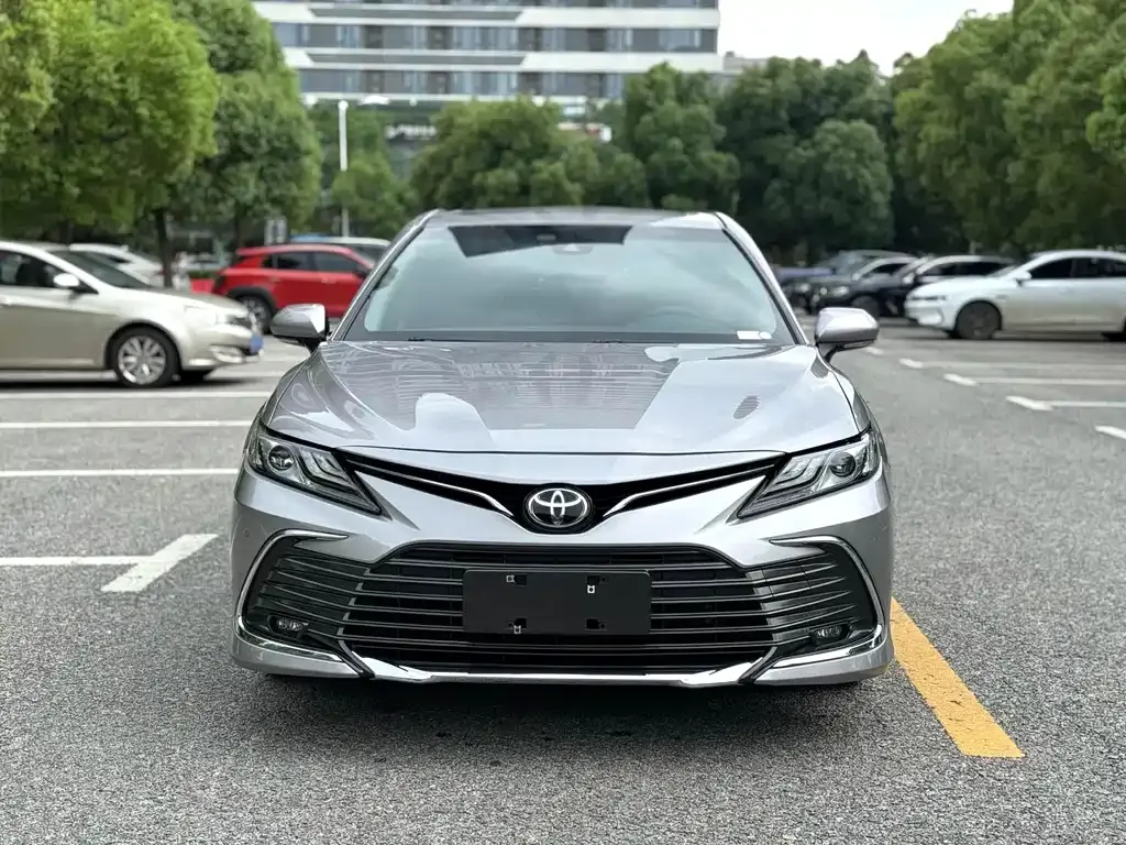 Toyota Camry — фото 8