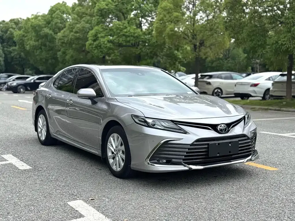 Toyota Camry — фото 3