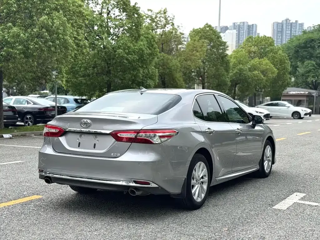 Toyota Camry — фото 9