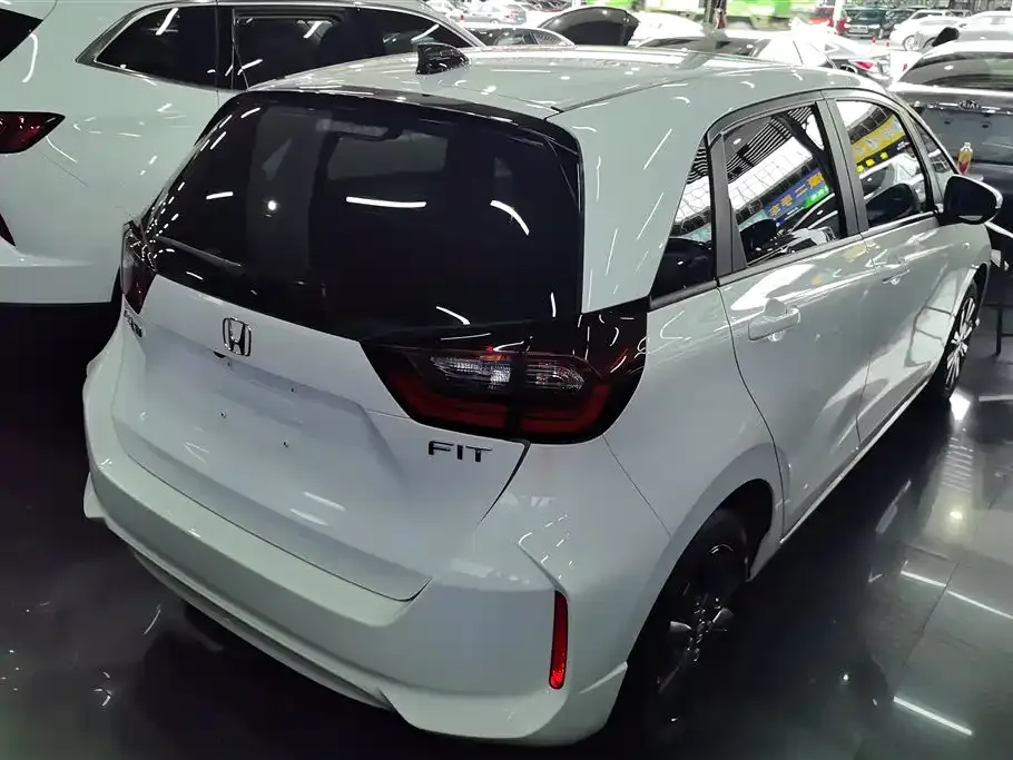 Honda Fit — фото 7