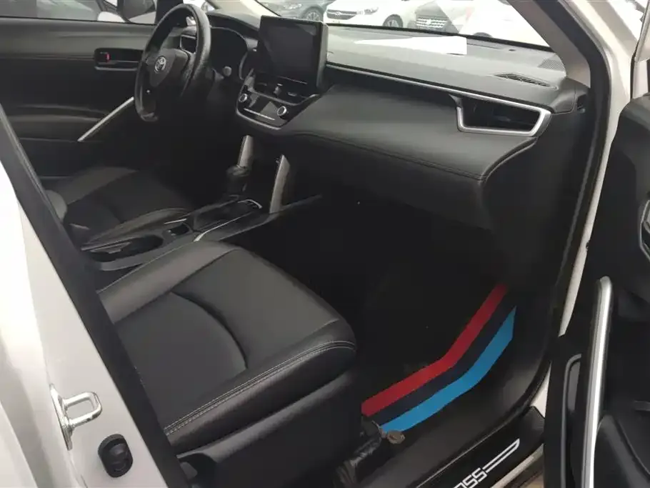 Toyota Corolla Cross — фото 4
