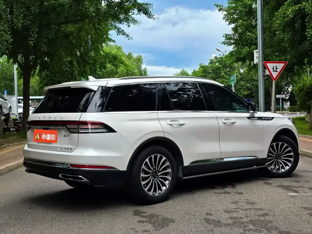 Lincoln Aviator — фото 10