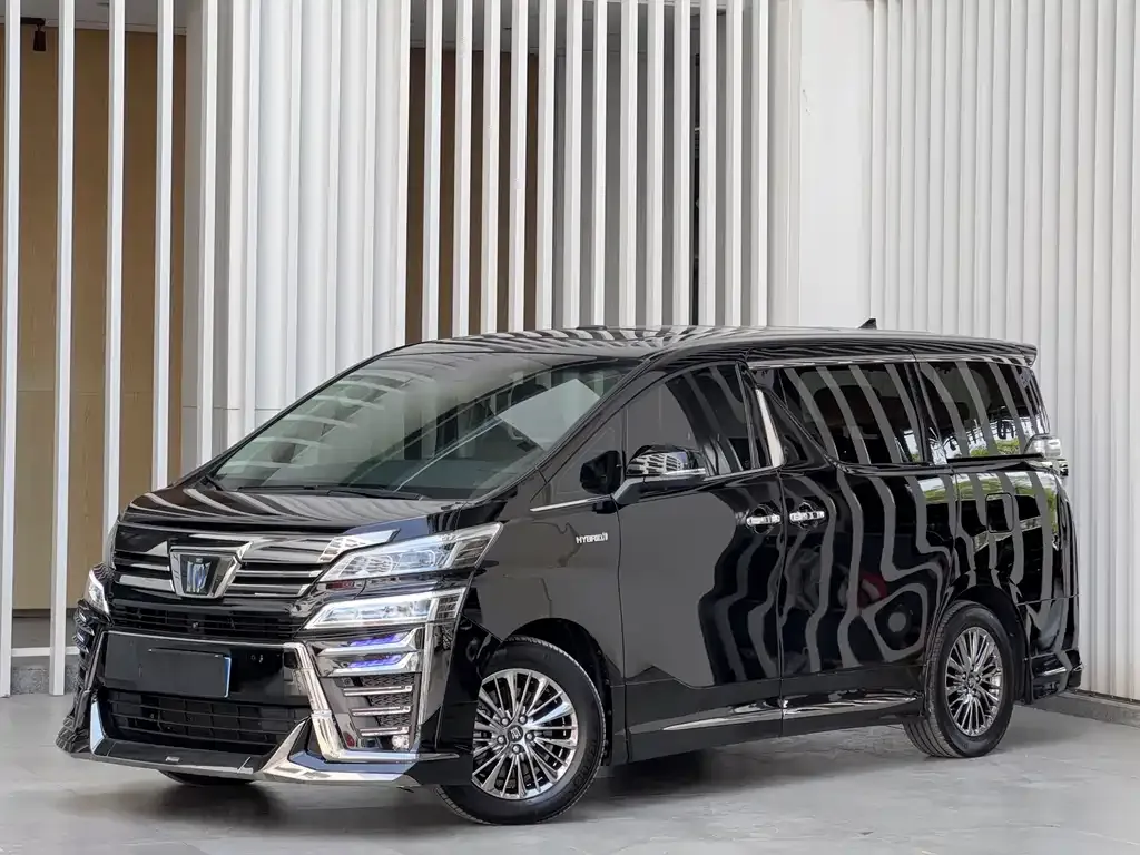 Toyota Vellfire — фото 1