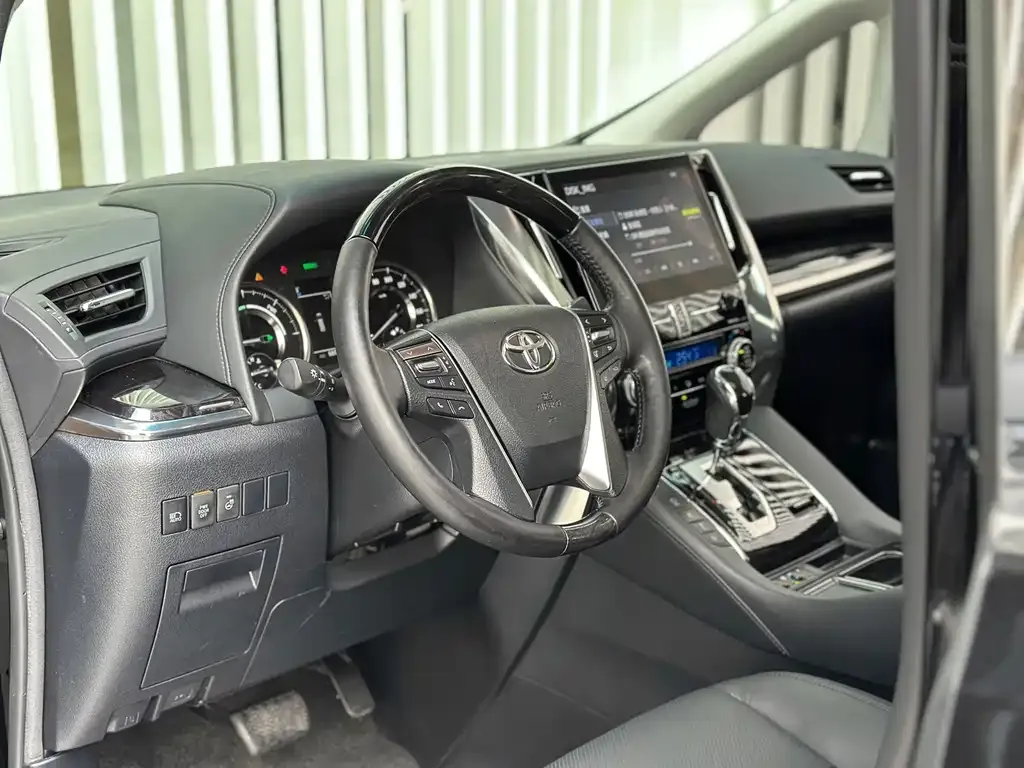 Toyota Vellfire — фото 10