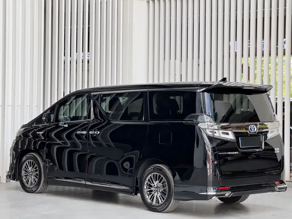Toyota Vellfire — фото 3