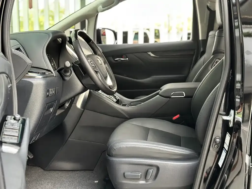 Toyota Vellfire — фото 8