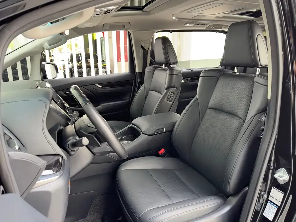 Toyota Vellfire — фото 4
