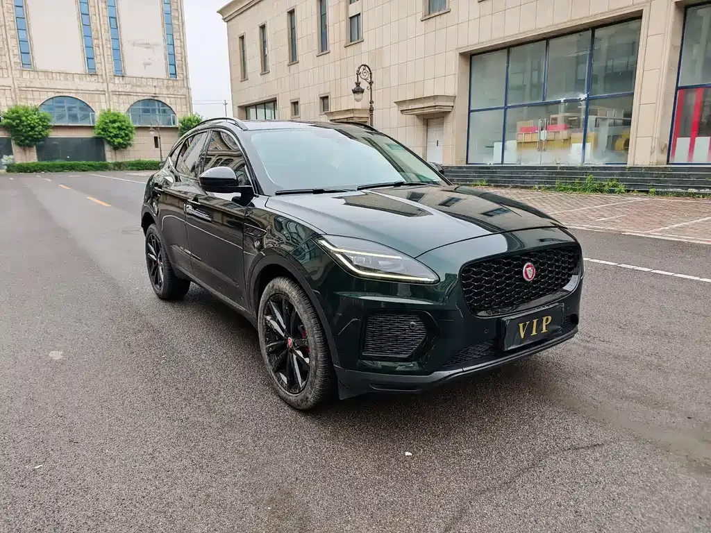Jaguar E-PACE — фото 10