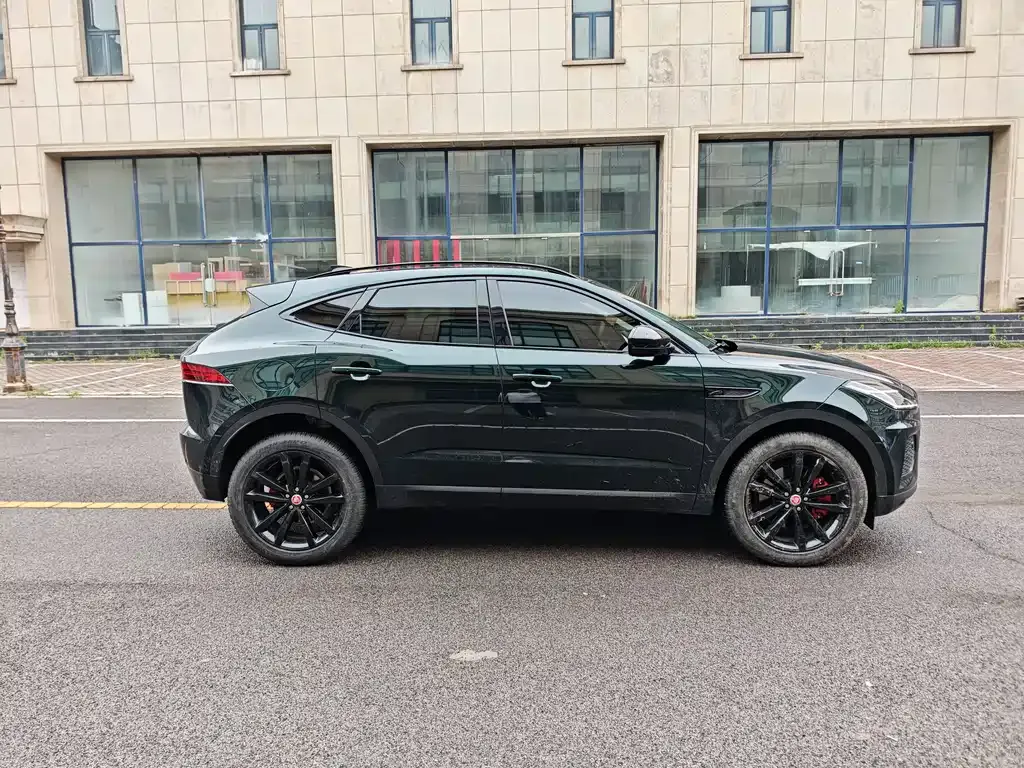 Jaguar E-PACE — фото 2