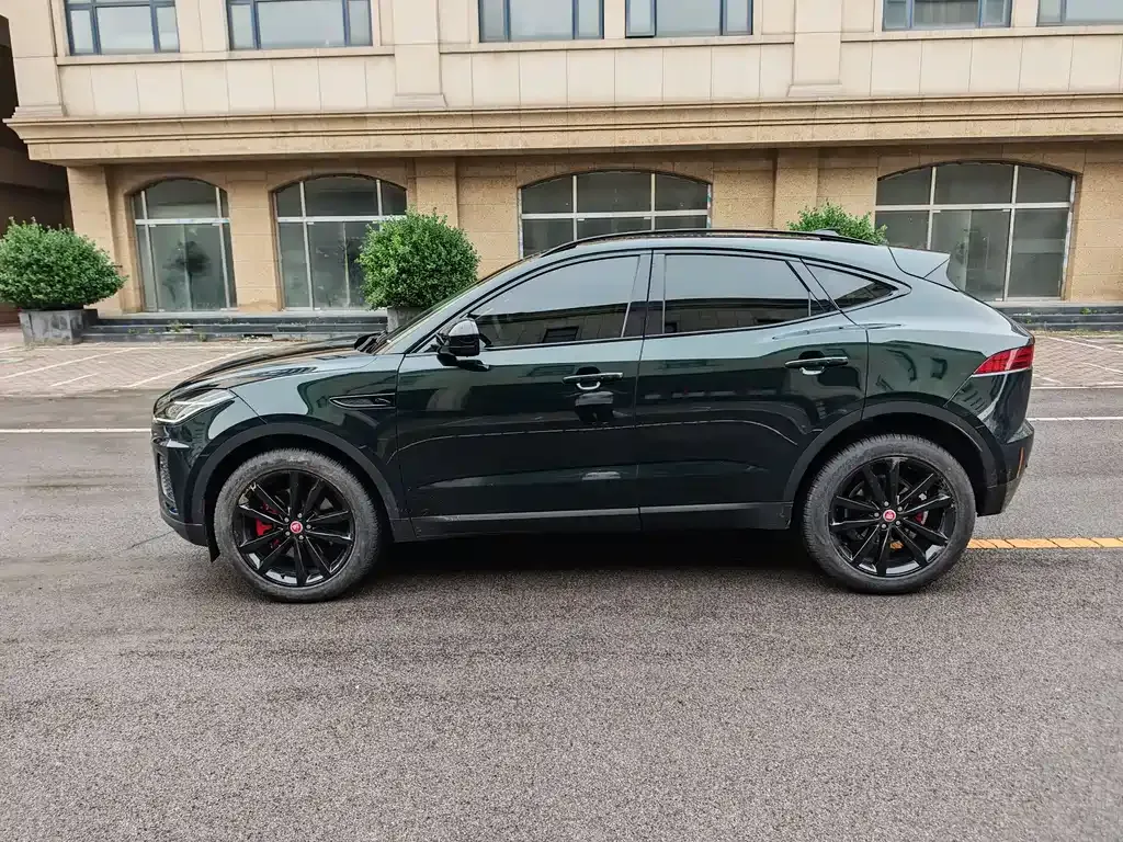Jaguar E-PACE — фото 9