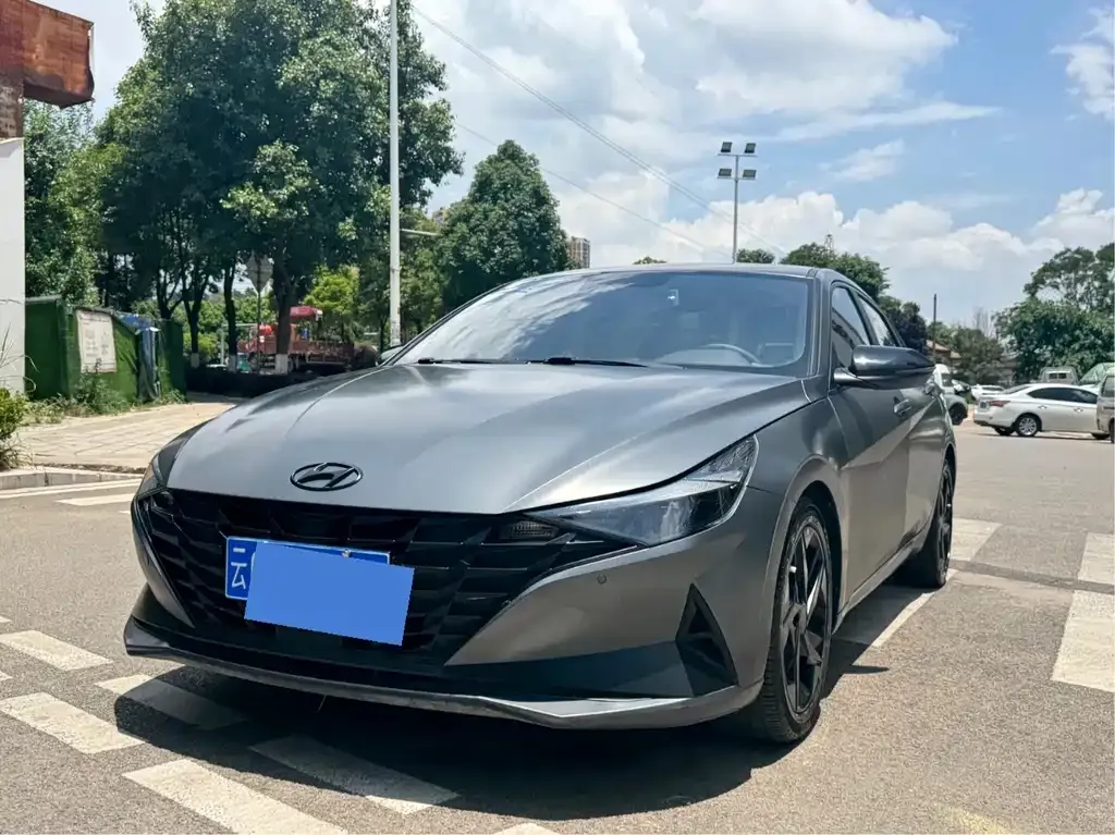 Hyundai Elantra — фото 1