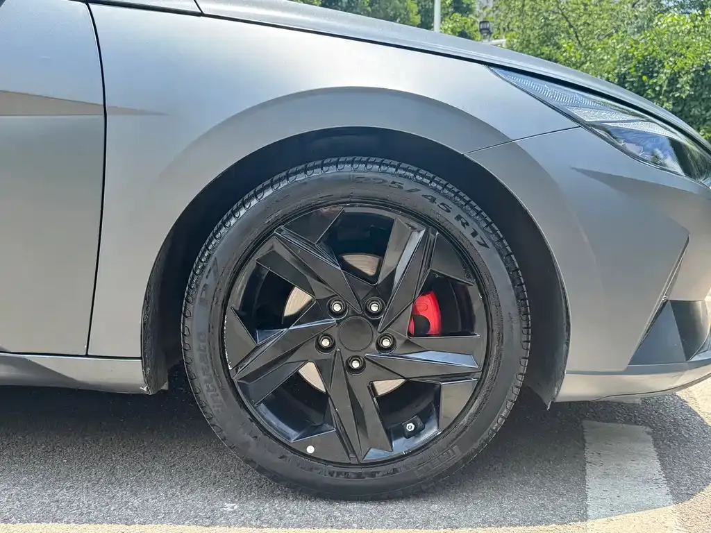 Hyundai Elantra — фото 10