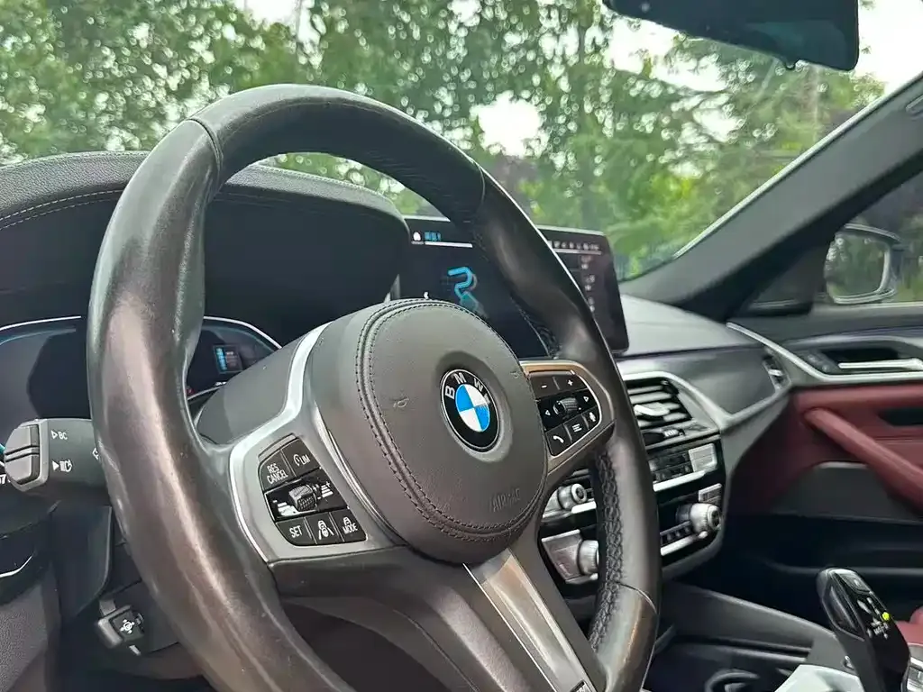 BMW 5 Series New Energy — фото 9