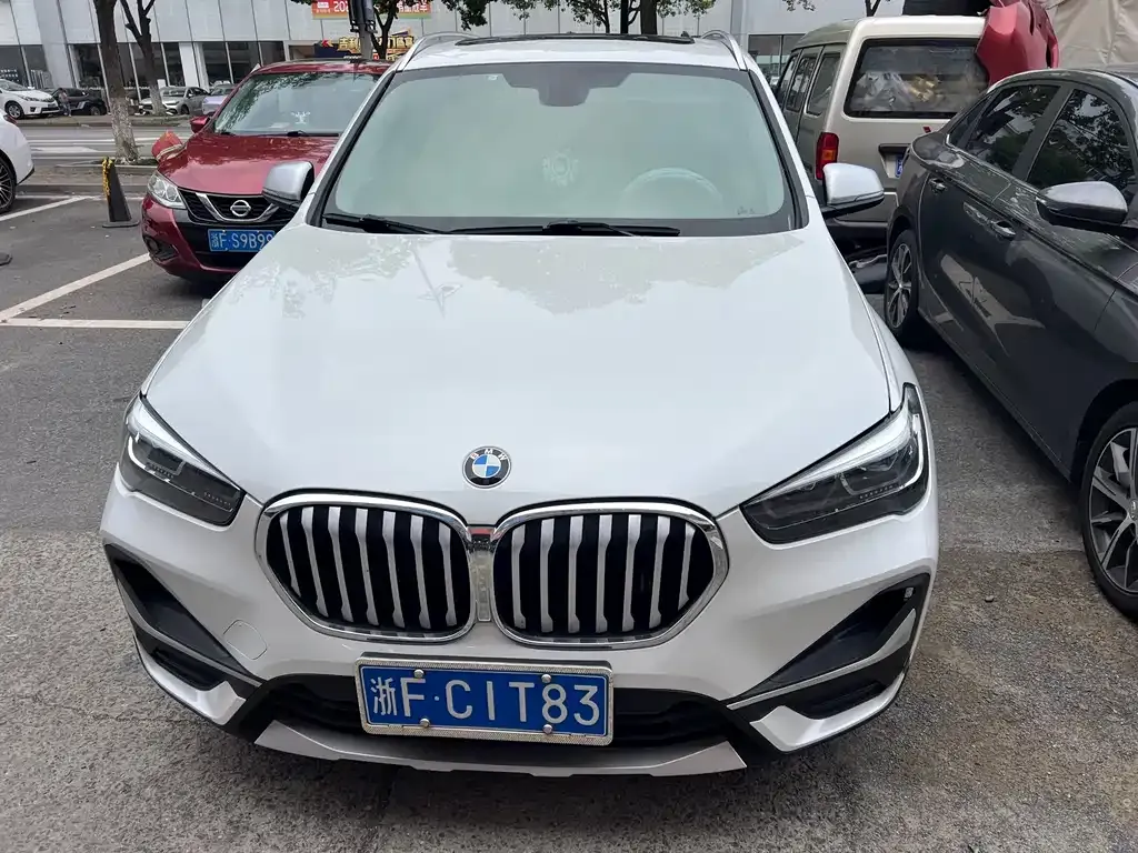 BMW X1 — фото 1