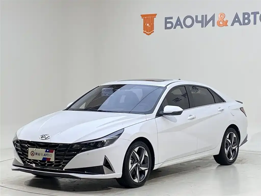 Hyundai Elantra — фото 1