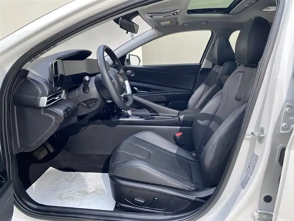 Hyundai Elantra — фото 3