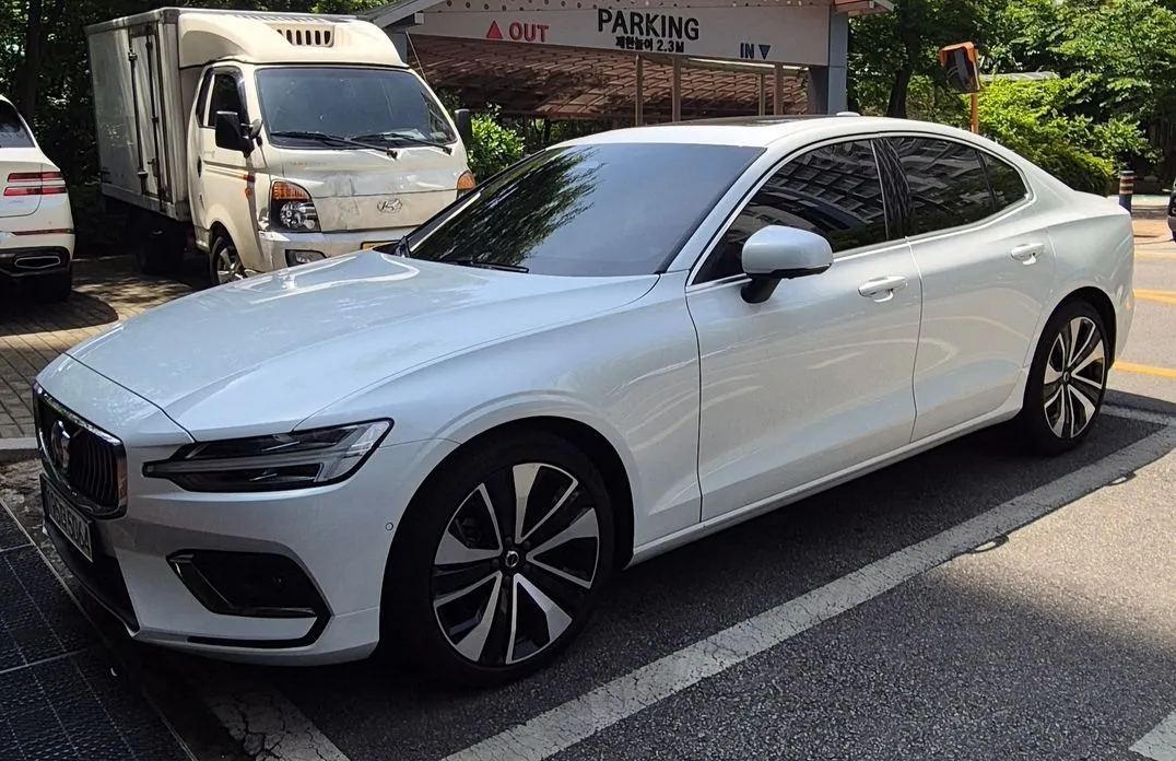 Volvo S60 — фото 1