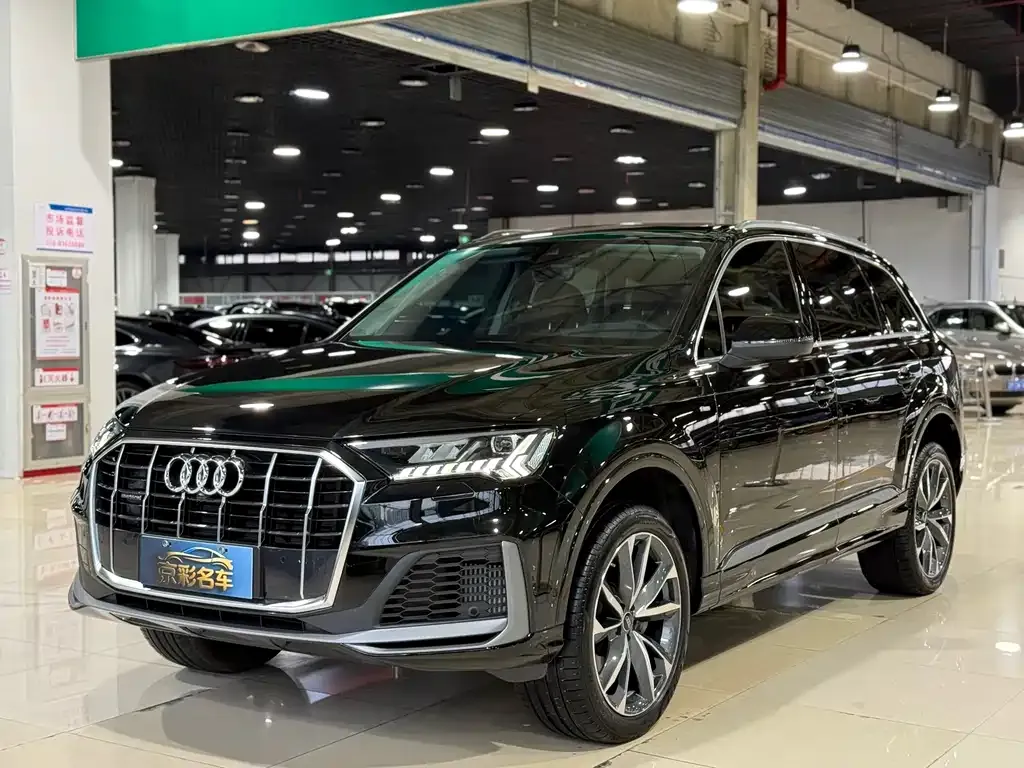 Audi Q7 — фото 1