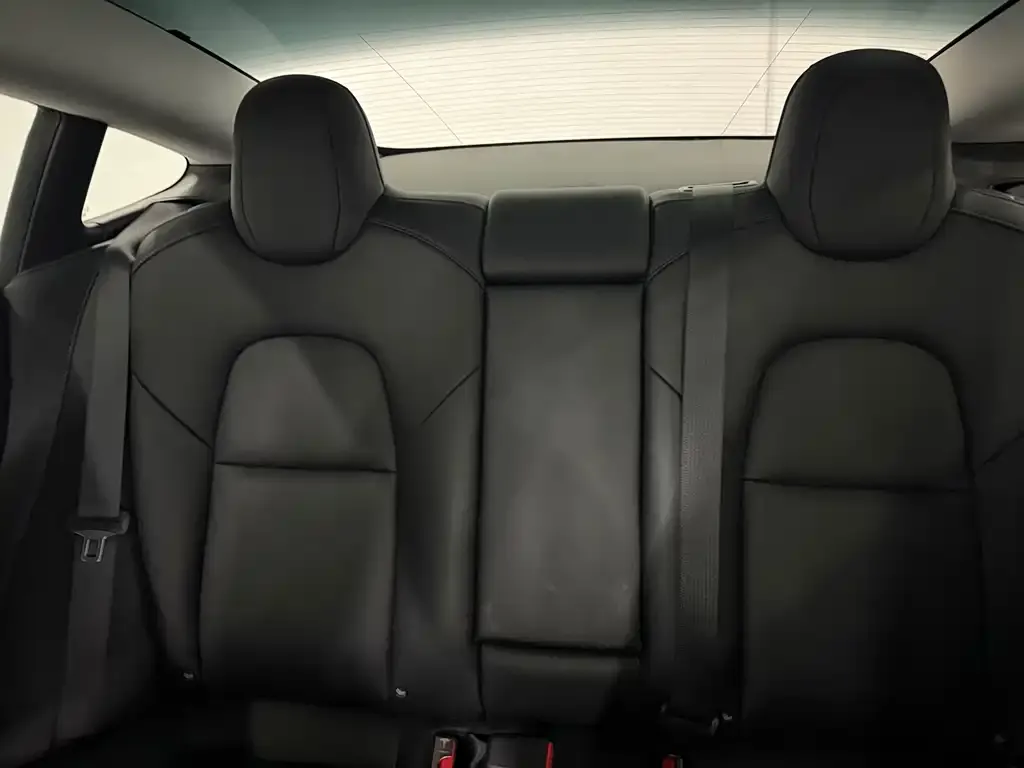 Tesla Model 3 — фото 10