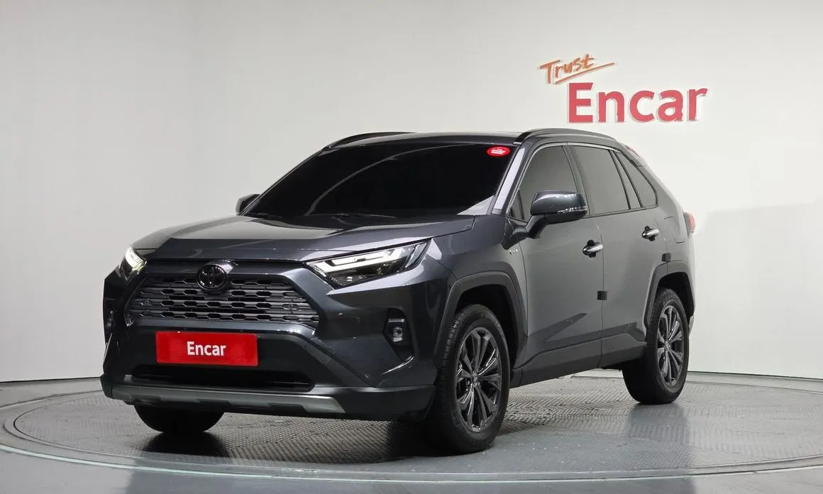 Toyota RAV4 — фото 1