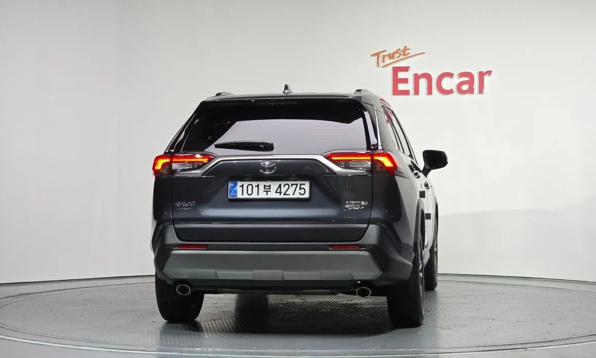 Toyota RAV4 — фото 3