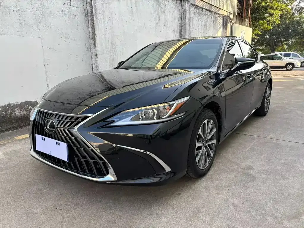Lexus ES — фото 1