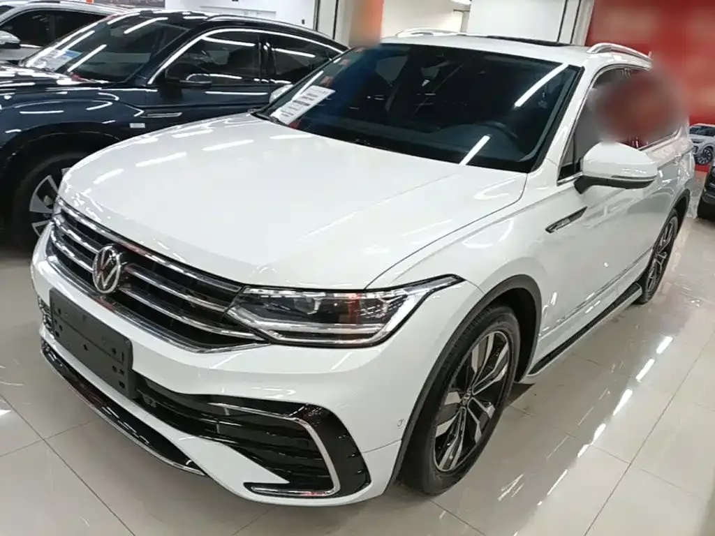 Volkswagen Tiguan L — фото 1