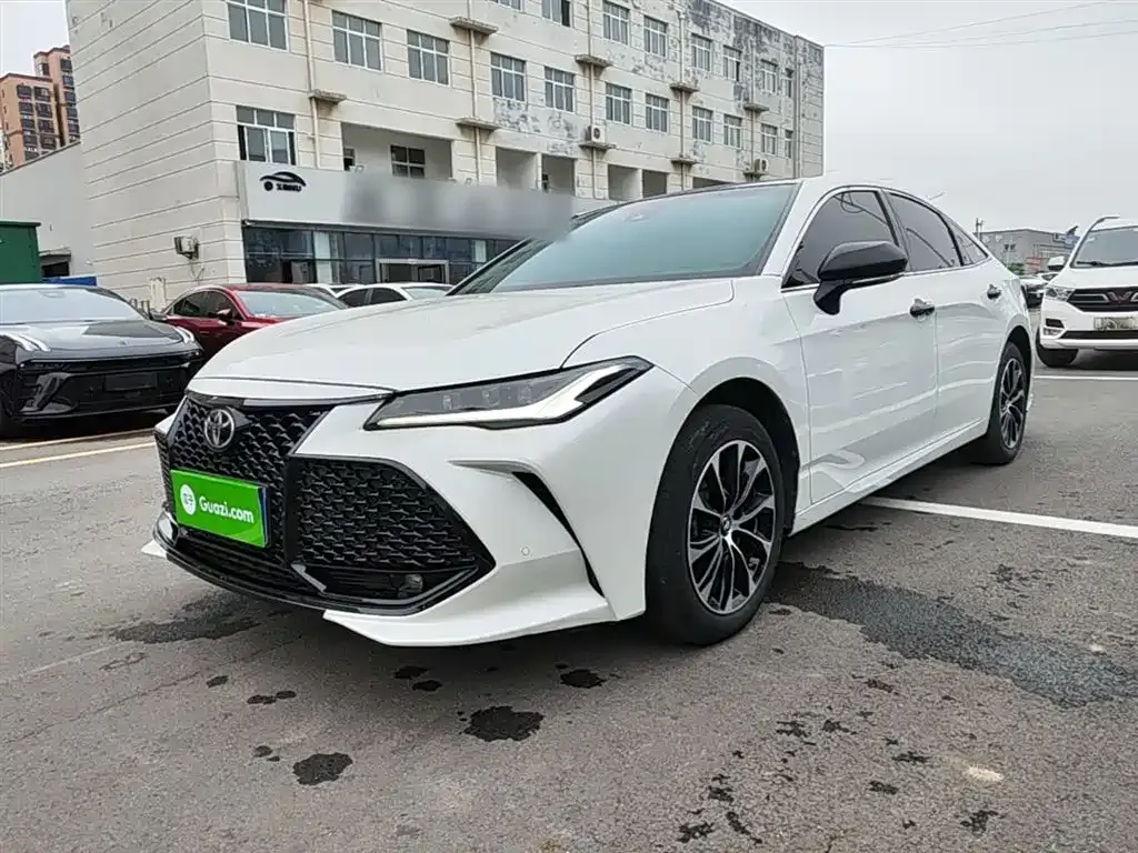 Toyota Avalon — фото 1